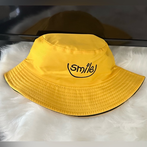 Double sided bucket hat - Picture 5 of 5